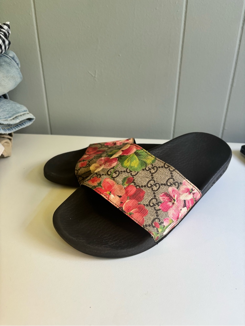 Gucci Black Slides with Pink Floral Monogram Strap